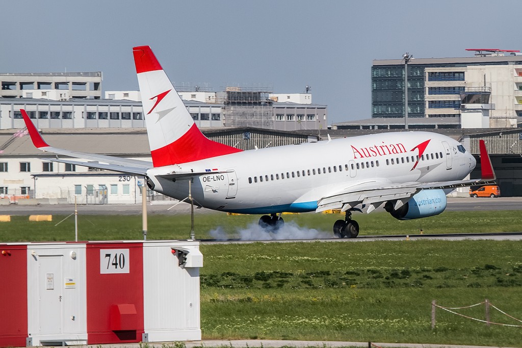 Austrian OE-LNO, Boeing 737-700